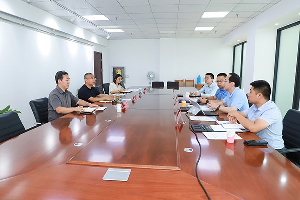 院長王立軍與奇安信華北大區總監郭永輝座談