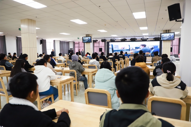 俄羅斯技術大學副校長伊琳娜為我院中外合作辦學項目新生講授“開學第一課”