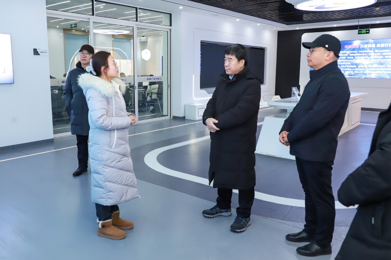 市人大常委會(huì)副主任、市總工會(huì)主席武占強(qiáng)到我校進(jìn)行調(diào)研