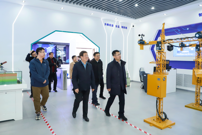 黨委書記馮印濤與北京工業職業技術學院院長柳長安座談