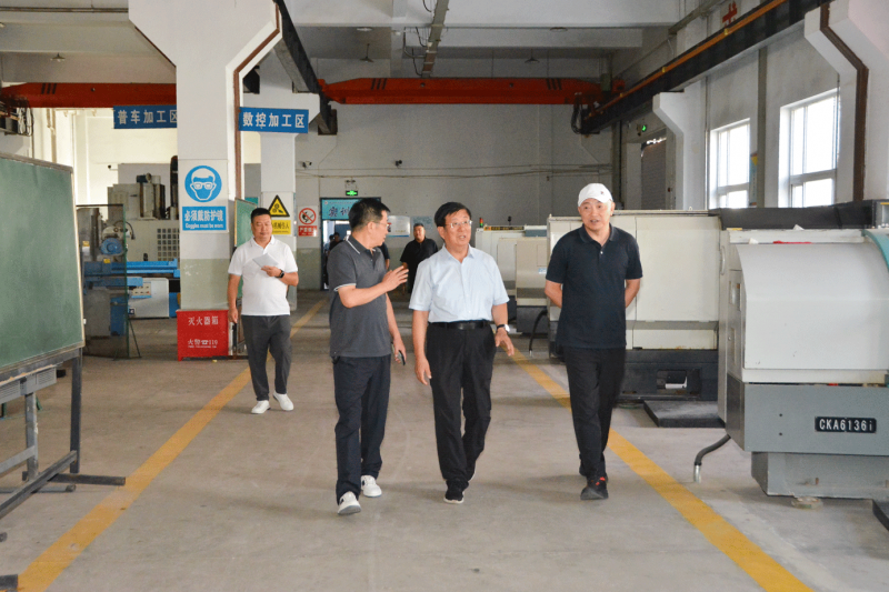 黨委書記馮印濤檢查指導學院迎新工作