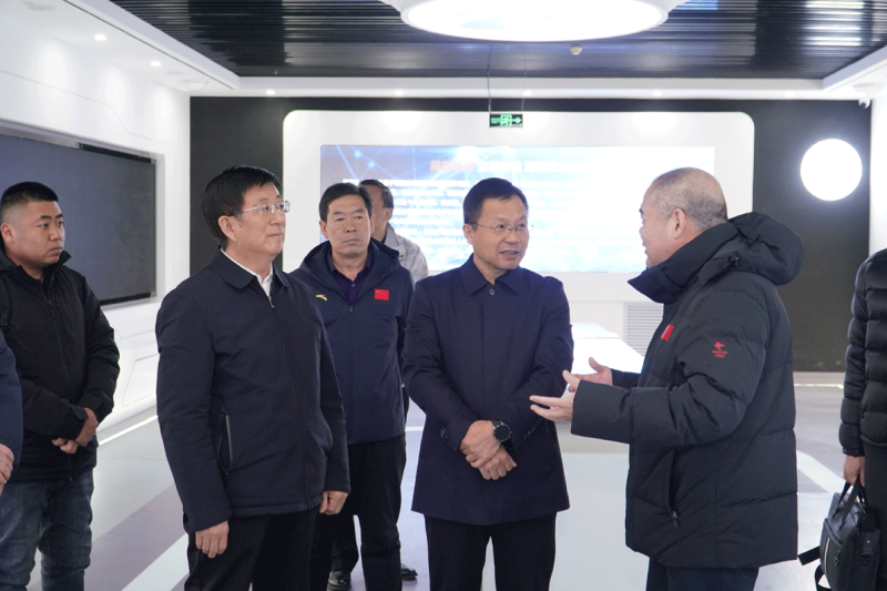 黨委書記馮印濤與市委網(wǎng)信辦主任李建國、奇安信集團副總裁何新飛座談