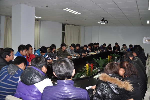 學(xué)院領(lǐng)導(dǎo)深入學(xué)生當(dāng)中進(jìn)行調(diào)研