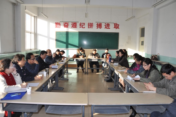 學(xué)院領(lǐng)導(dǎo)深入應(yīng)用外語系進(jìn)行調(diào)研