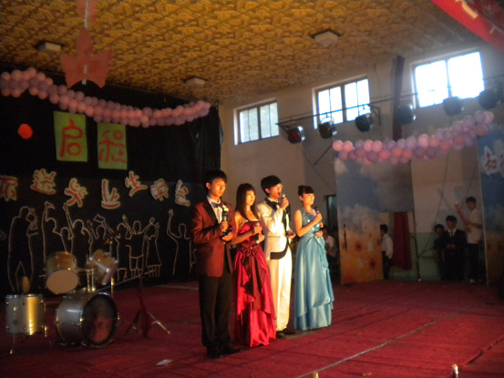 裝飾藝術(shù)系舉辦“六月離歌&#8226;啟程”送畢業(yè)生晚會(huì)