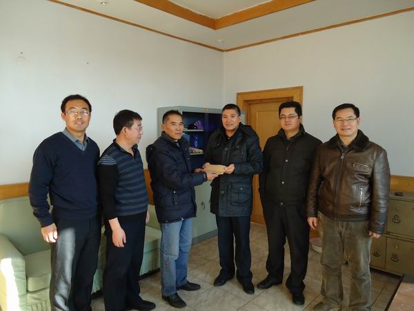 學院領(lǐng)導看望慰問患白血病的學生