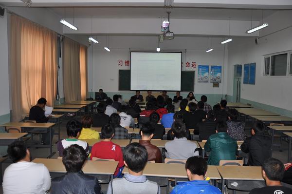 院長(zhǎng)王立秋參加汽車(chē)工程系學(xué)生活動(dòng)