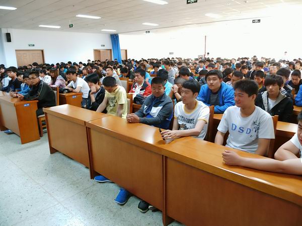 汽車(chē)工程系隆重召開(kāi)“培樹(shù)好典型”表彰大會(huì)