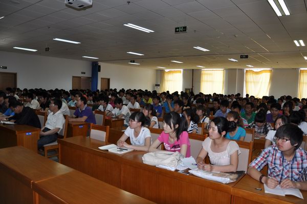 學(xué)院舉行業(yè)余黨校第十六期入黨積極分子培訓(xùn)班