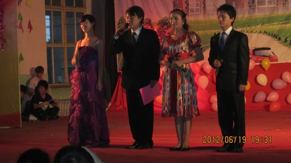 土木、經管兩系與新疆班聯合舉辦畢業生晚會