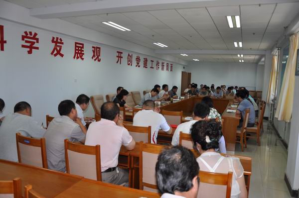 學(xué)院召開第一屆校友代表聯(lián)誼會(huì)專題會(huì)議