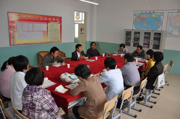 黨委書記胡煒深入到社科部進(jìn)行調(diào)研