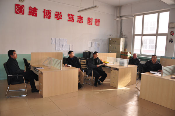 學院領導深入到裝飾藝術系調研