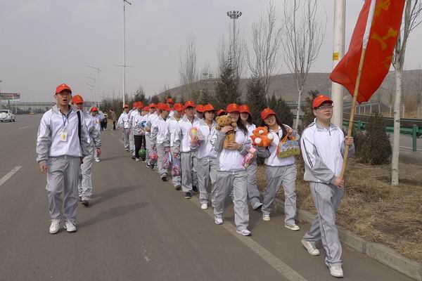 汽車工程系青年志愿者開展愛心“接力”活動(dòng)