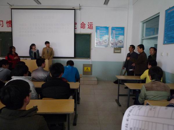 院長王立秋到汽車工程系開展“五個聯(lián)系”對接工作