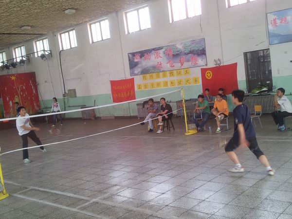 學生社團舉辦正能量“夢想杯”羽毛球比賽