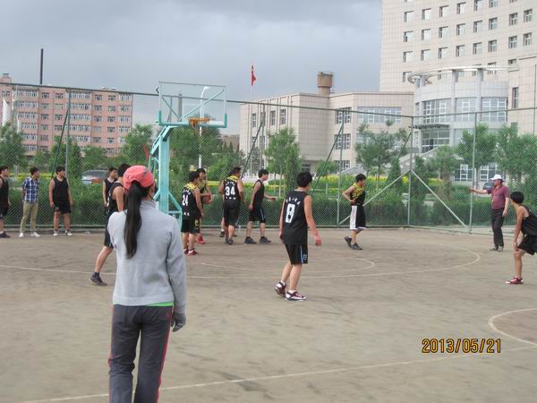 學院籃球賽火熱進行中