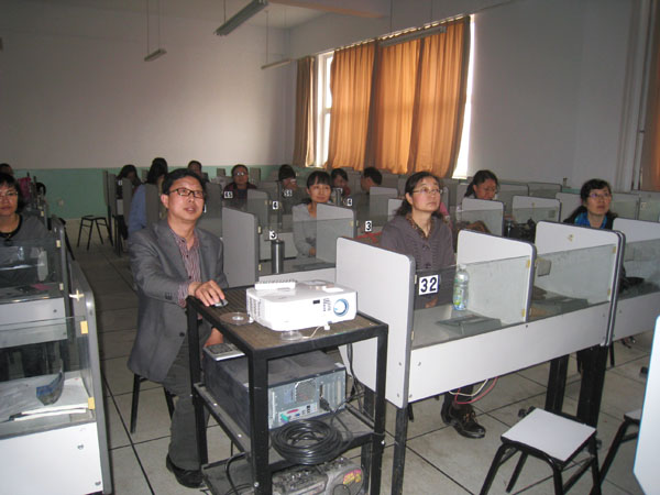 應用外語系召開教學研討會