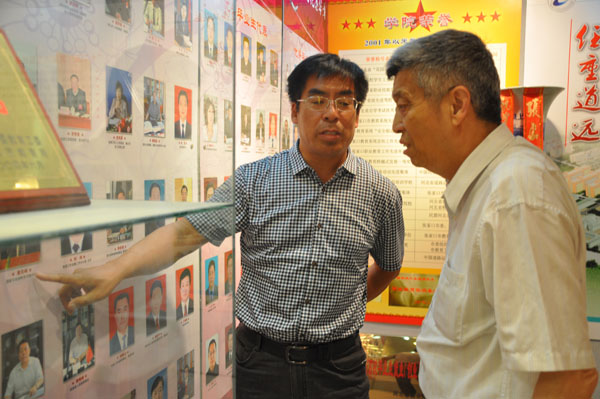 周大恂教授參觀我院實(shí)訓(xùn)基地