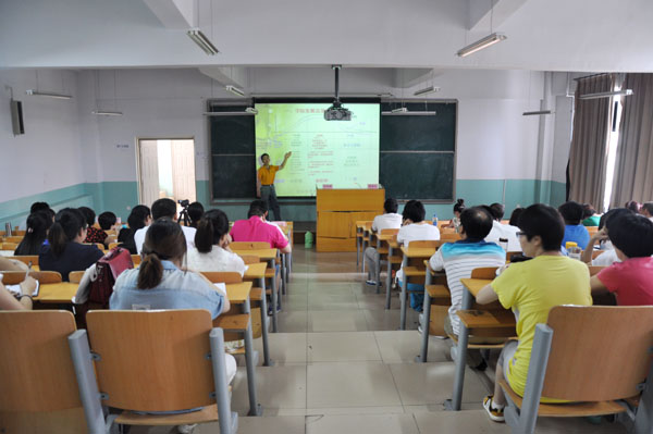 學(xué)院發(fā)展路徑及戰(zhàn)略選擇—新教師培訓(xùn)系列報(bào)道之五