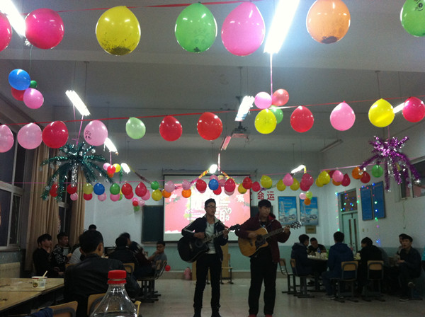 汽車工程系舉辦聯歡晚會