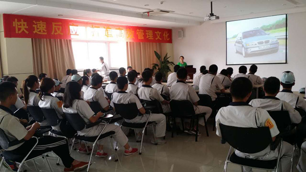 汽車工程系學(xué)生到保定長城教學(xué)實(shí)習(xí)實(shí)踐