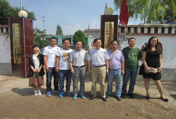 社科黨支部和駕駛培訓(xùn)中心黨支部開展“愛老、敬老、助老”活動(dòng)