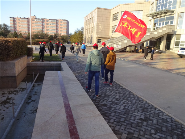 汽車工程系開展校園環境美化活動