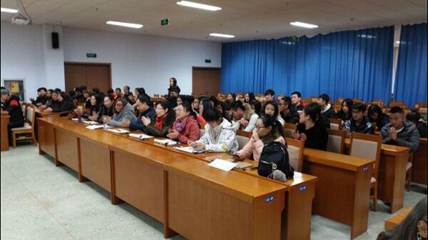 應用外語系舉辦蒙面英文歌曲大賽