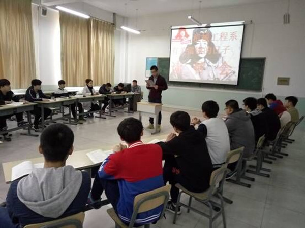 機械工程系召開“有關雷鋒的日子”主題讀書會