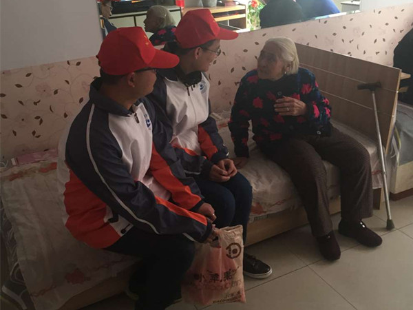 經濟管理系組織開展學雷鋒老年公寓慰問志愿者活動