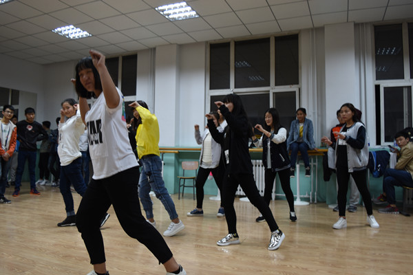 信息工程系舉辦“舞動韶華、夢想綻放”健美操預選活動