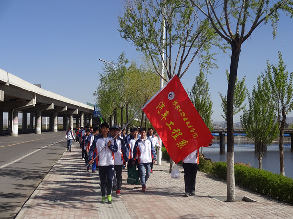 汽車工程系開展學生遠足活動
