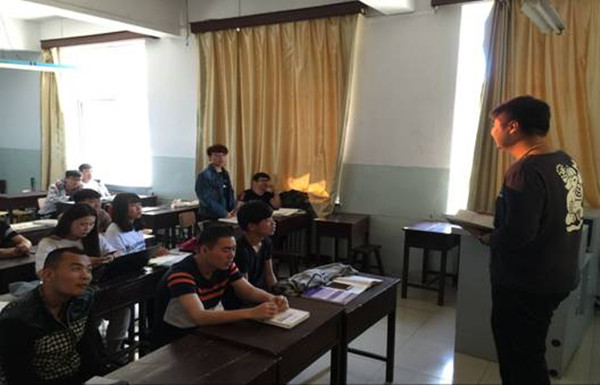 土木工程系開展“四進四信”學習交流會