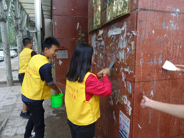 信息工程系開展“美麗校園，你我共建”校園美化活動
