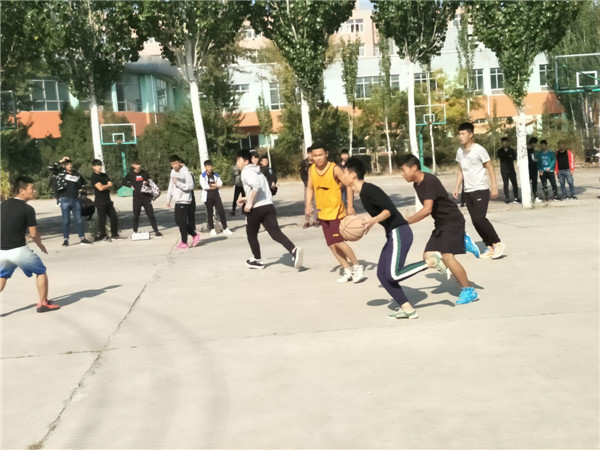 汽車工程系舉辦“新生杯”籃球比賽