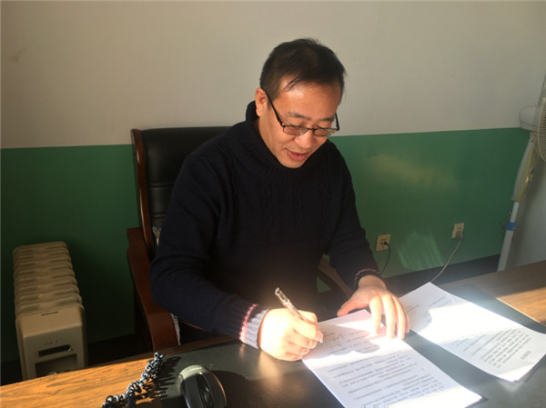 信息工程系舉辦安全管理責(zé)任書簽訂儀式