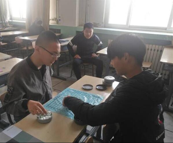 裝飾藝術(shù)系舉辦五子棋比賽