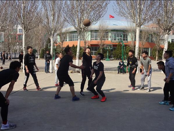 汽車系與電氣系共同舉辦“友誼杯”籃球賽