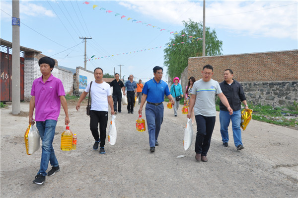 學院領導深入對口幫扶村開展“七一”走訪慰問活動