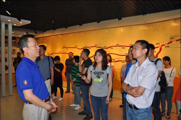 北京工業(yè)職業(yè)技術(shù)學(xué)院40名黨員干部到我院考察學(xué)習(xí)