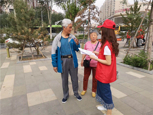 我院志愿者深入社區(qū)開展“垃圾分類從我做起”主題宣導(dǎo)示范活動(dòng)