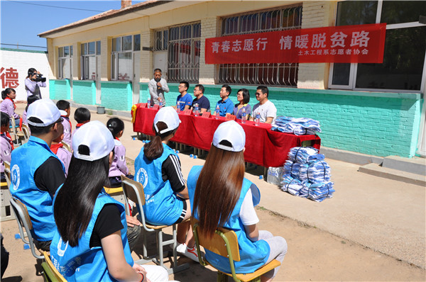學院團委組織志愿者赴對口幫扶村開展文化志愿服務活動