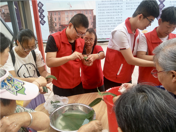 機械工程系志愿者參加社區端午節主題活動