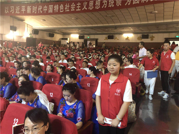 經濟管理系志愿者服務我市非公領域慶“七一”紅歌匯演