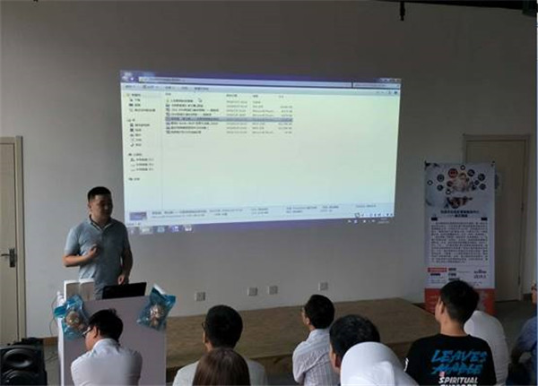 我院舉辦首場走進職場專題報告會