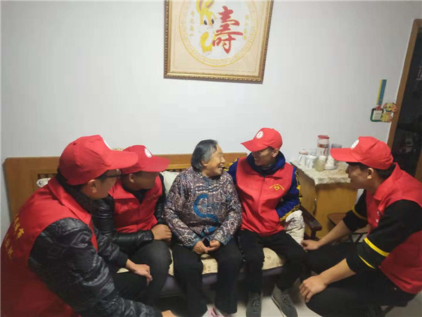 機械工程系開展重陽節慰問空巢老人活動