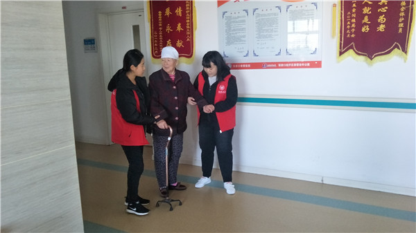 裝飾藝術系學生赴春雷敬老院慰問