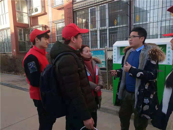 創城攻堅，“愛語”志愿者投身小廣告清理行動