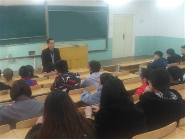 裝飾藝術系召開安全教育大會